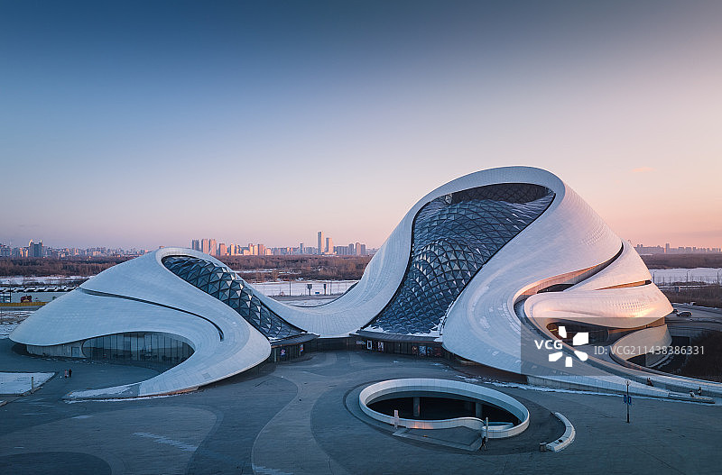 黑龙江哈尔滨大剧院城市建筑天际线风光航拍图片素材
