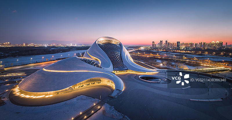 黑龙江哈尔滨大剧院城市建筑天际线风光航拍图片素材