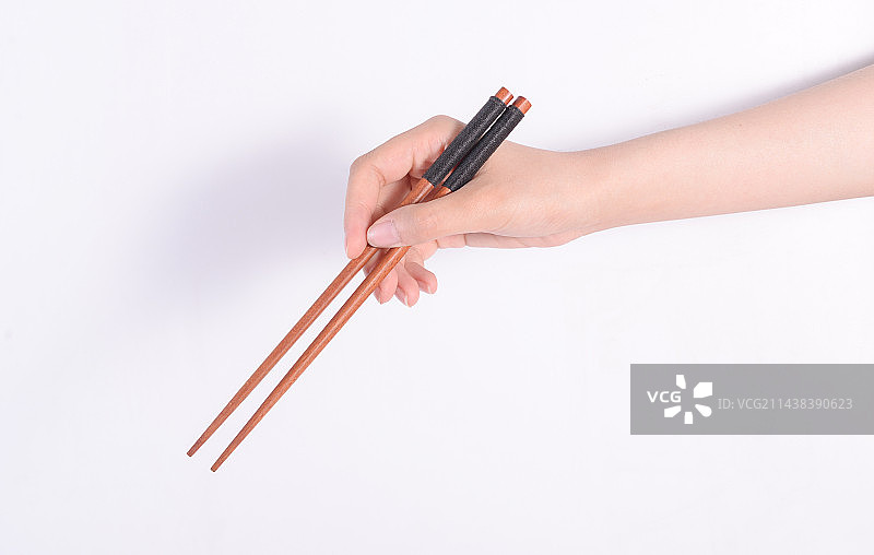 女性手拿筷子图片素材