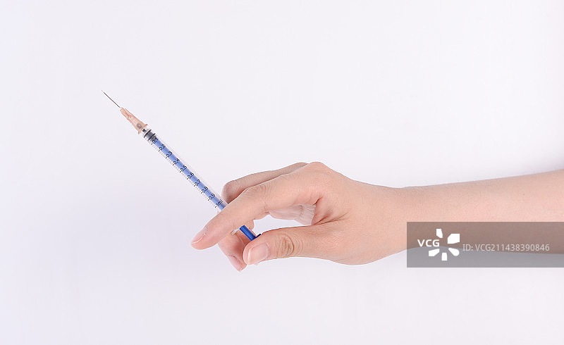 女性手拿注射器图片素材