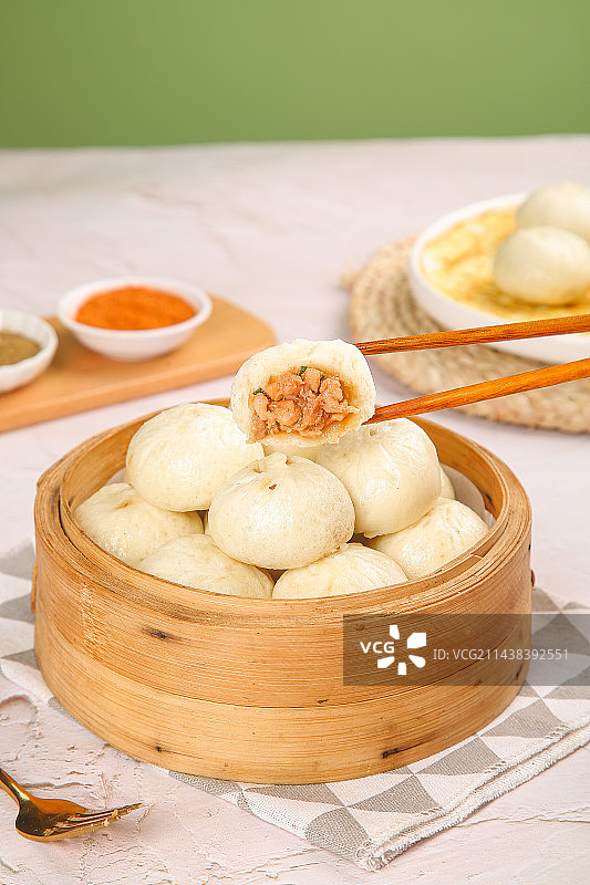 浅底上的小笼包图片素材
