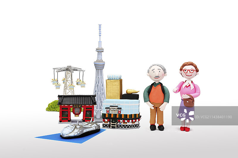 东京晴空塔与浅草观光区的老年夫妇图片素材