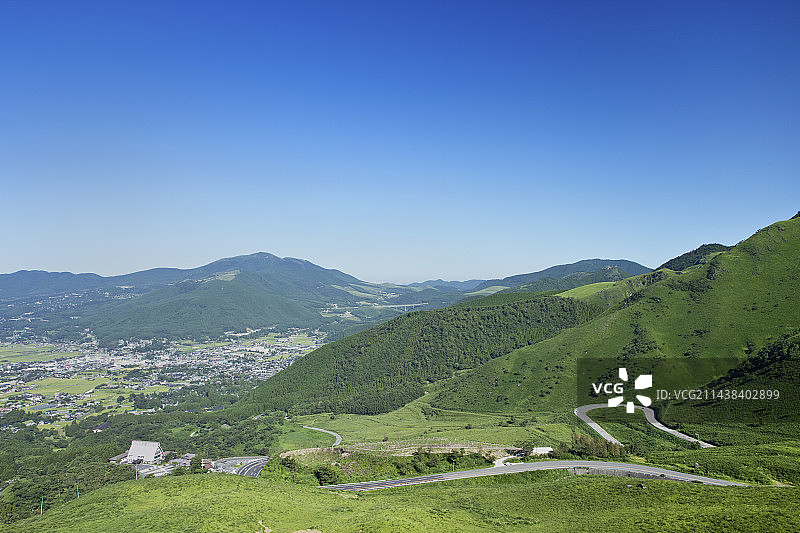 日本大分县由布市汤布院和由布岳山麓图片素材