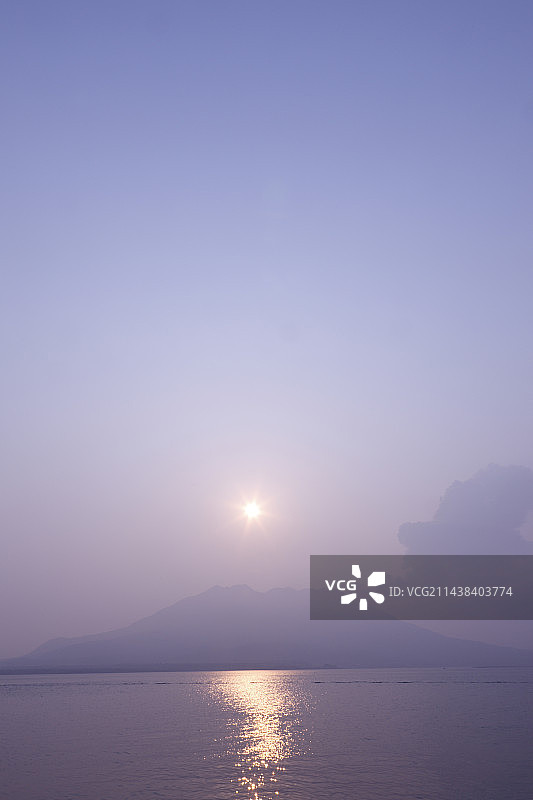 从天保山拍摄的樱岛的清晨景色，位于日本鹿儿岛县鹿儿岛市图片素材