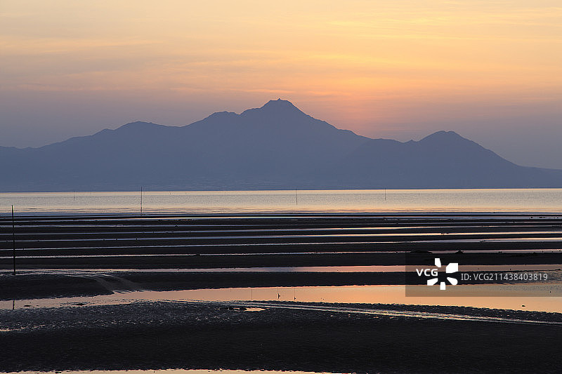 日本熊本县宇土市有明海和云仙岳图片素材