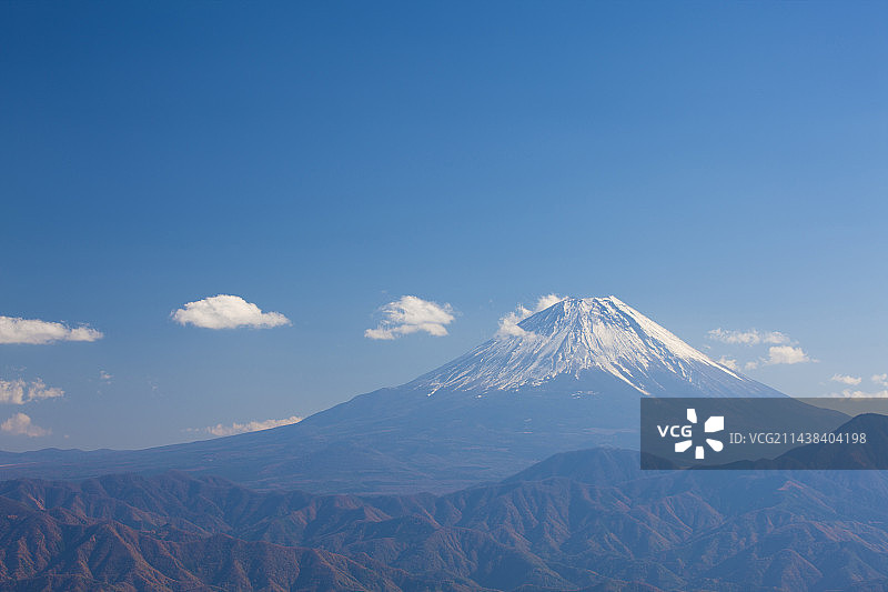 从日本栉形山眺望富士山，山梨县南阿尔卑斯图片素材