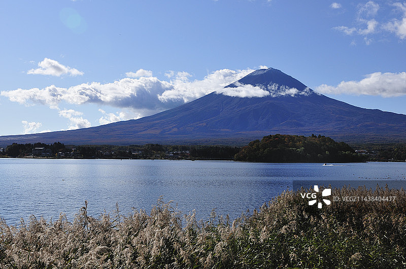日本山梨县富士河口湖的富士山图片素材