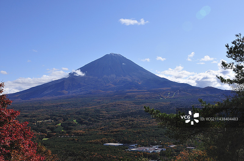 日本山梨县鸣泽村富士山图片素材