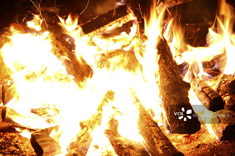 日本八岳火山群篝火图片素材