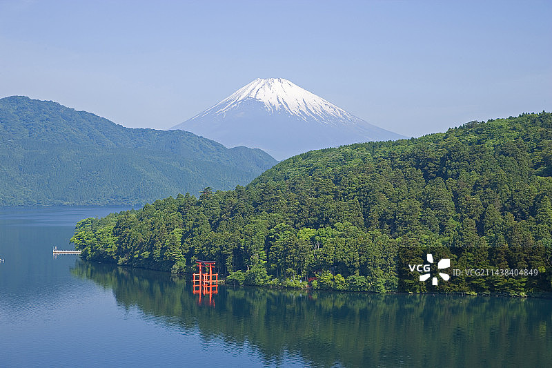 富士山与芦之湖，神奈川县箱根町图片素材