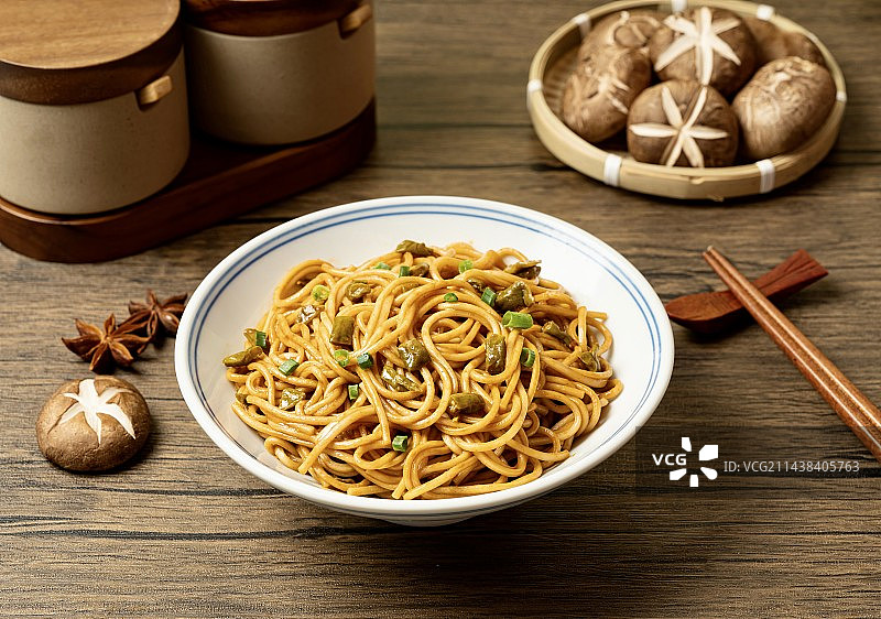 碗里的热干面图片素材