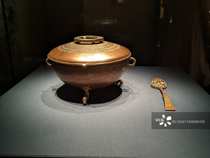 湖北省博物馆展出的金盏和金匕漏图片素材