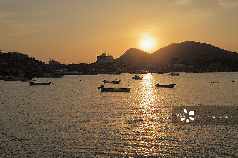 广岛县福山市鞆之浦港的晨曦图片素材