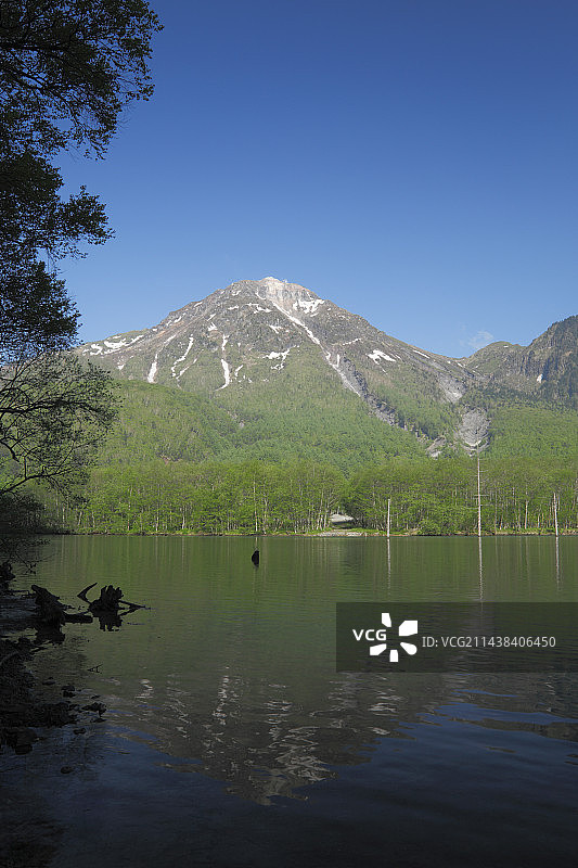 日本长野县松本市上高地烧岳和大正池图片素材