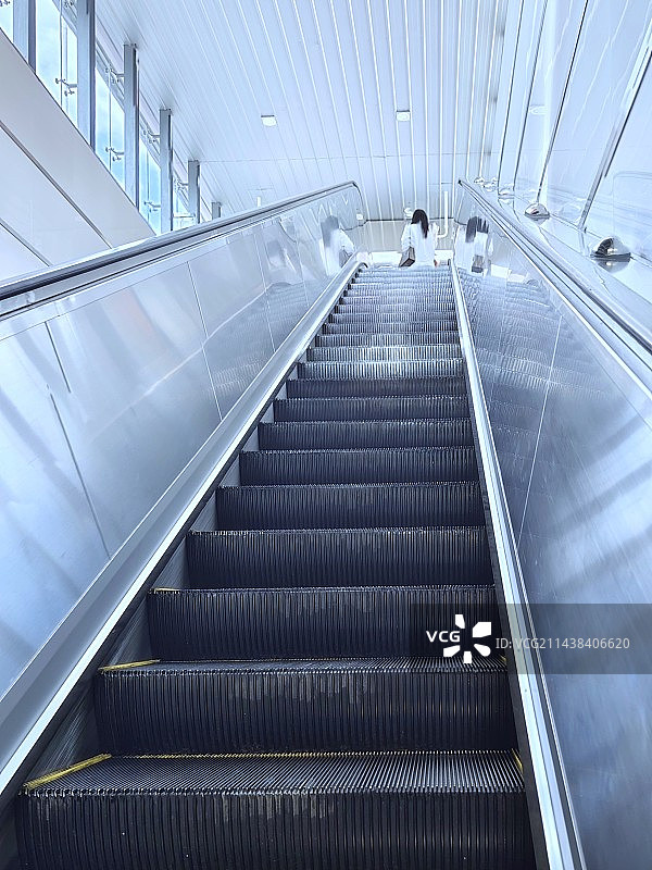 形单影不只——生活中的物理图片素材