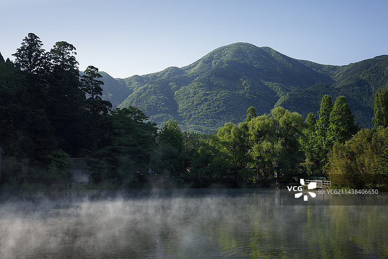 大分县由布市金鳞湖的清晨图片素材