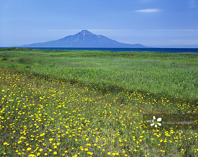 北海道利尻山与萨罗别茨原野图片素材