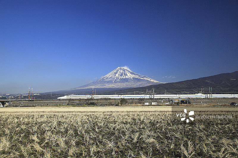 富士山与新干线—日本静冈县富士市图片素材