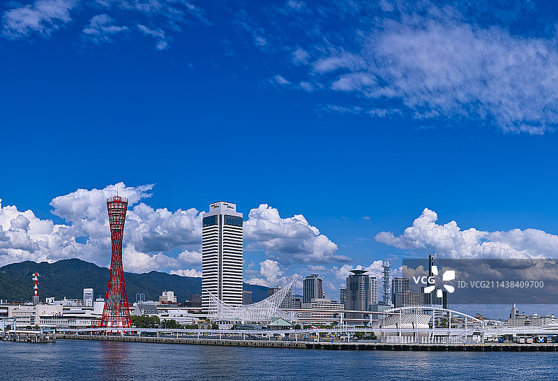日本兵库县神户市中央区神户港和美利坚公园上空的夏日云图片素材