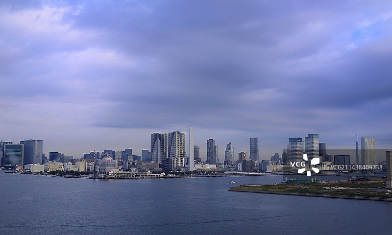 日本东京晴空塔和海湾地区图片素材