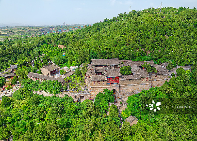 航拍夏季陕西铜川耀州药王山风光图片素材