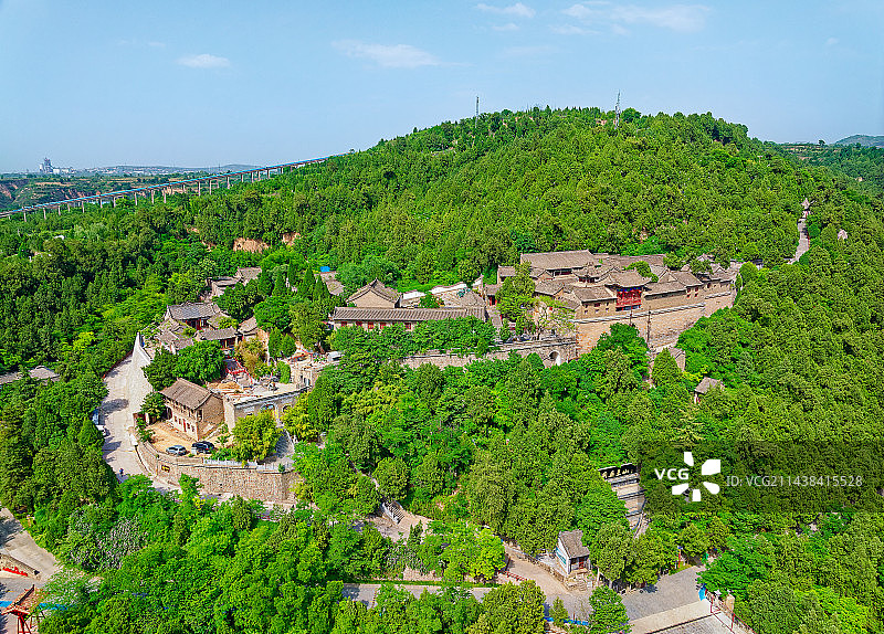 航拍夏季陕西铜川耀州药王山风光图片素材