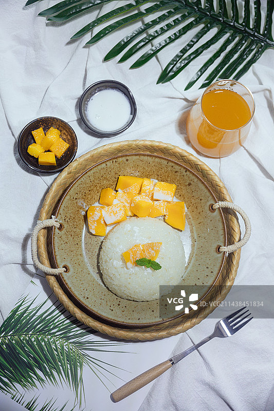 泰式椰浆芒果糯米饭图片素材