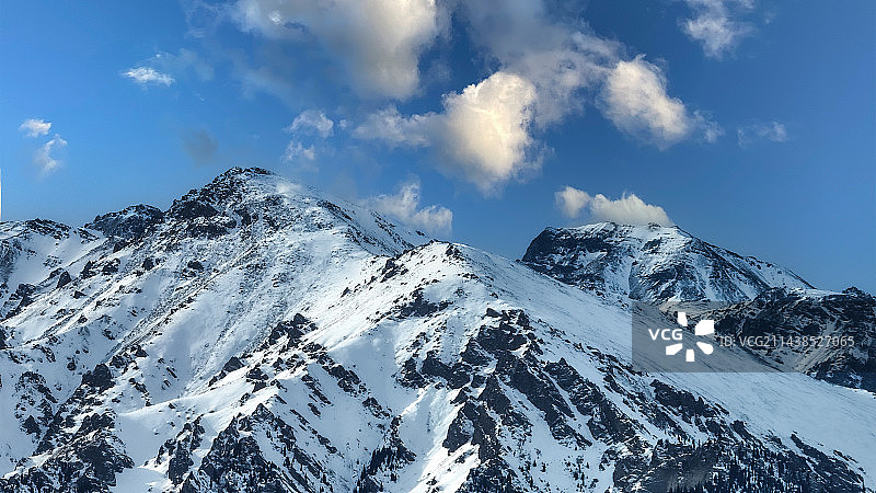 新疆野狼谷雪山图片素材