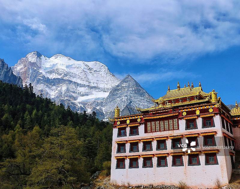 稻城亚丁冲古寺图片素材