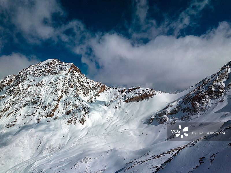 航拍四川阿坝松潘县岷山山脉雪山群峰图片素材