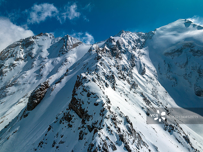 航拍四川阿坝松潘县岷山山脉雪山群峰图片素材