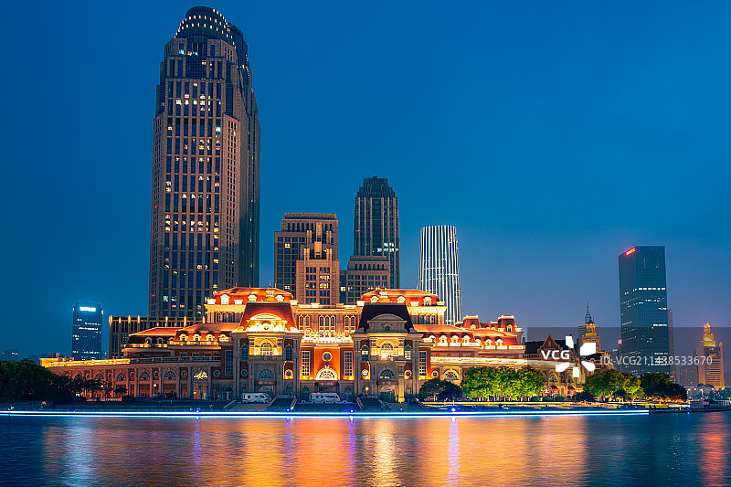 夜色津湾广场图片素材