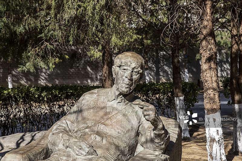 中国现代文学馆：顾毓琇雕像图片素材