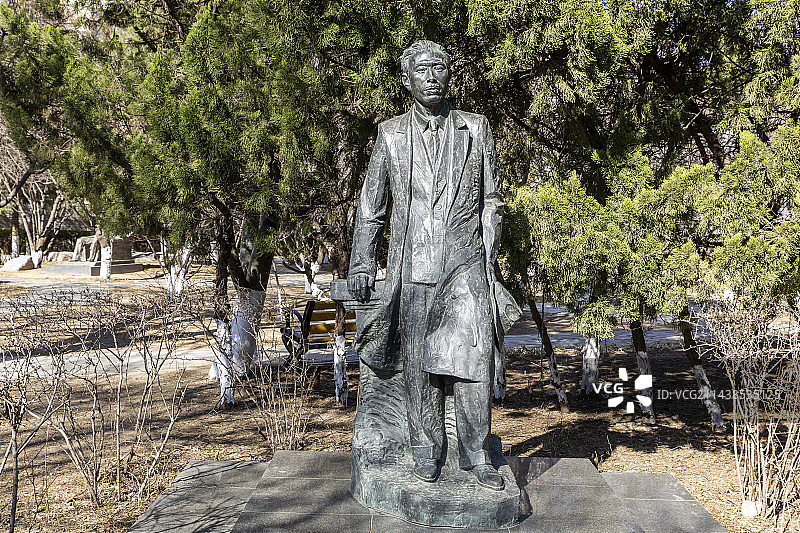 中国现代文学馆：茅盾雕像图片素材