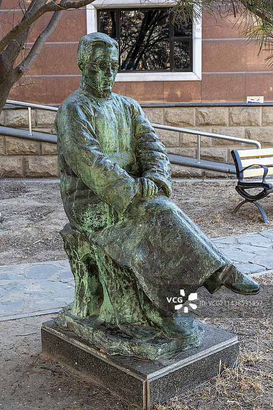 中国现代文学馆：朱自清雕像图片素材