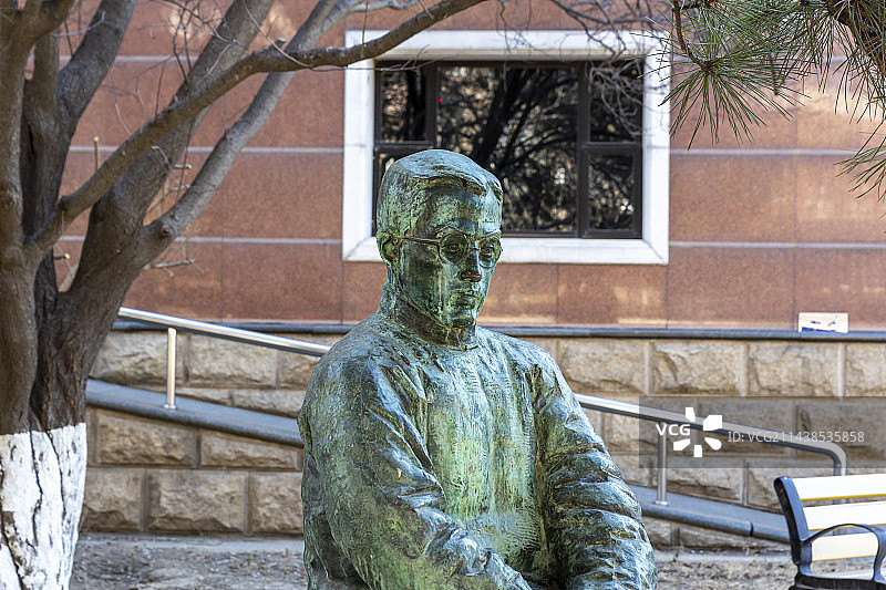 中国现代文学馆：朱自清雕像图片素材