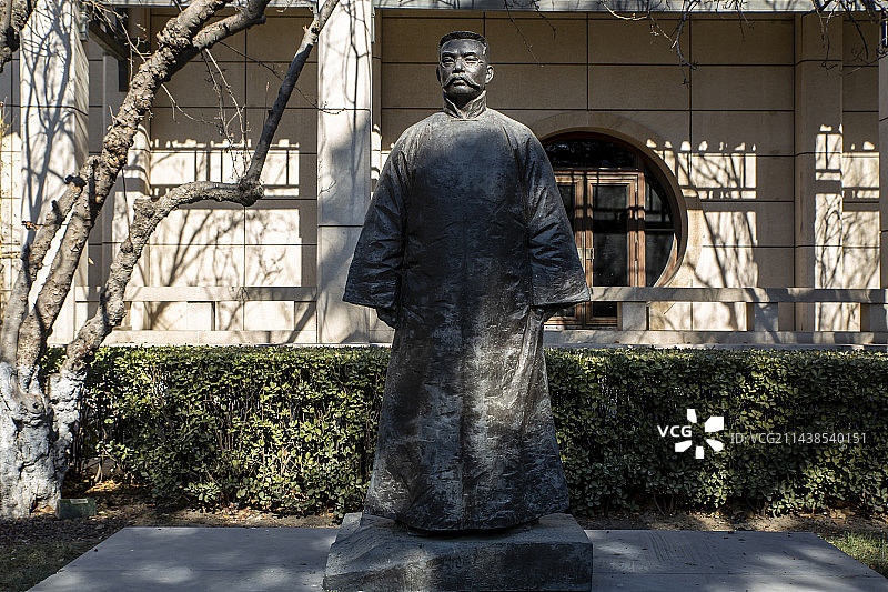 中国美术馆雕塑园：李大钊就义雕像图片素材