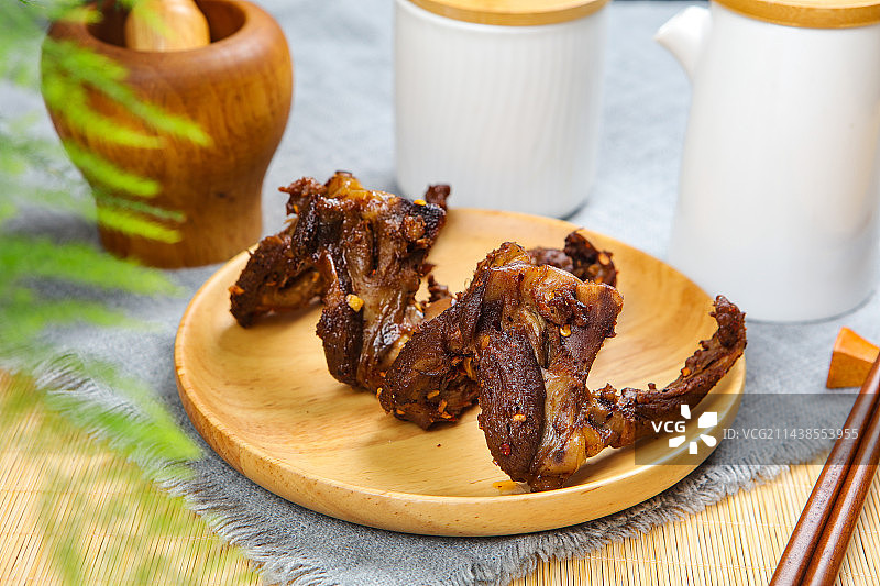 美味特色菜香辣卤鸭架图片素材