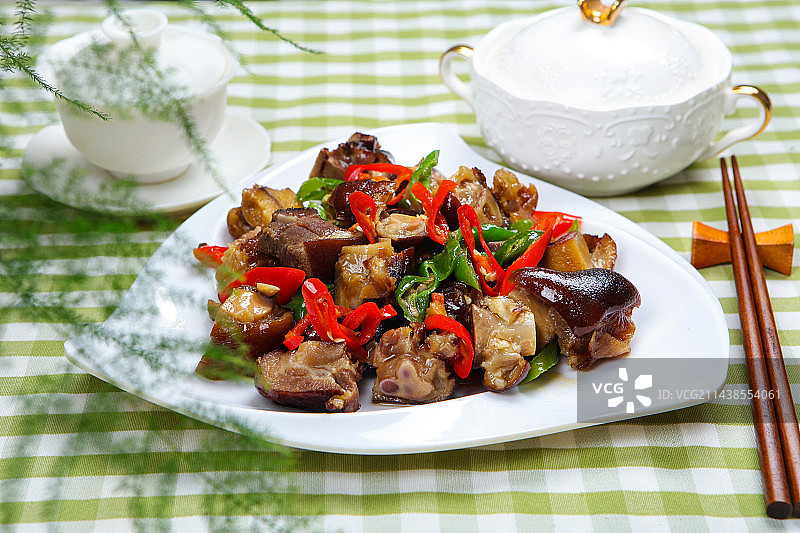 特色农家菜辣椒炒腊猪脚图片素材