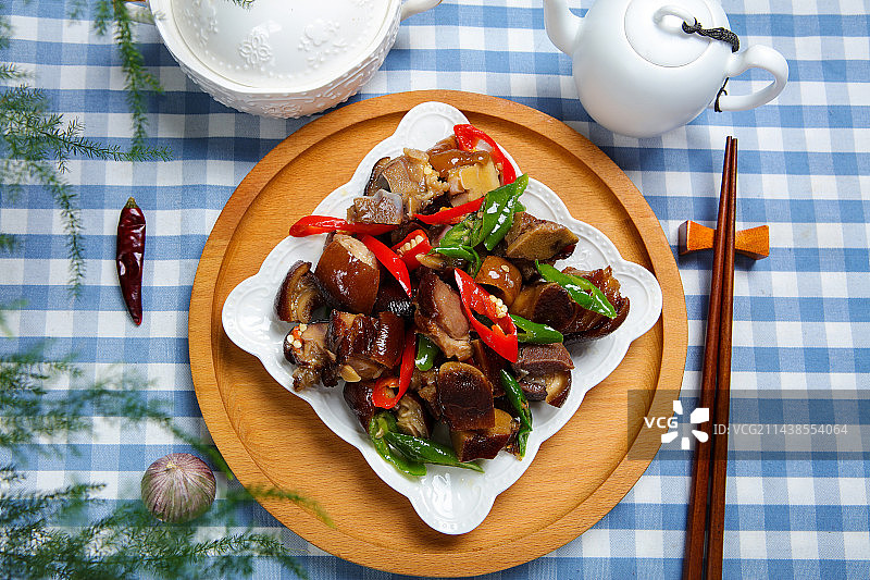 特色农家菜辣椒炒腊猪脚图片素材