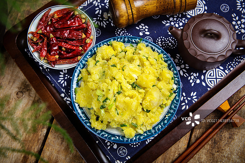 家常小炒菜肴香葱炒土豆泥图片素材