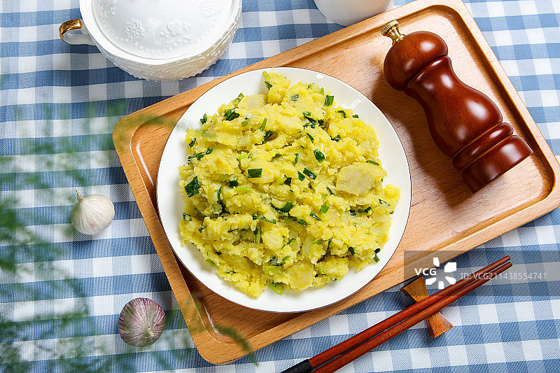 家常小炒菜肴香葱炒土豆泥图片素材