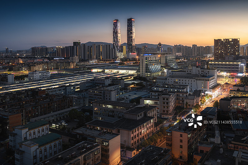 昆明火车站&昆明双子塔图片素材