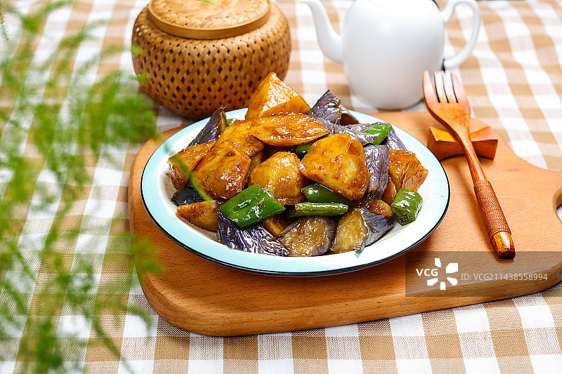特色农家菜土豆炒茄子图片素材