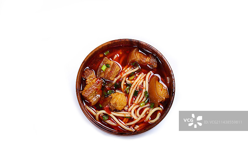 香辣美味特色小吃红烧肉煮米粉图片素材