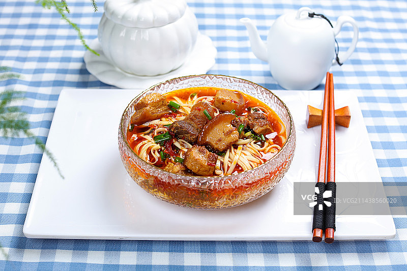 快餐外卖小吃美食红烧肉煮面条图片素材