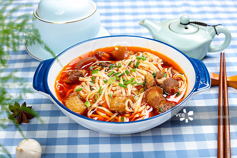快餐外卖小吃美食红烧肉煮面条图片素材