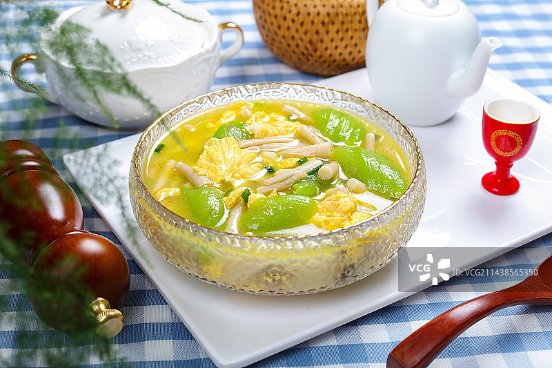 家常汤菜美食鸡蛋丝瓜菌菇汤图片素材