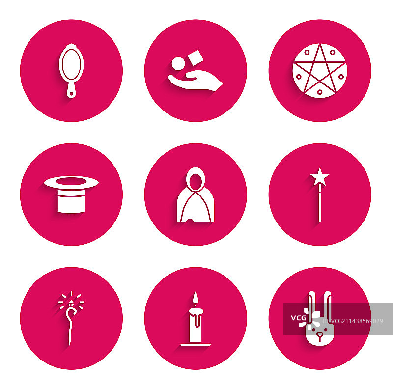 斗篷与燃烧的蜡烛套装图片素材