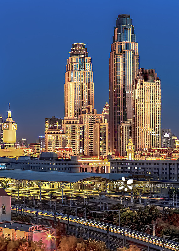 天津风光：津湾广场，天津站图片素材